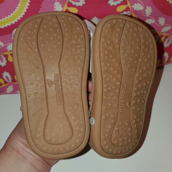 Mooshu squeaker shoes - Picture 2 of 2